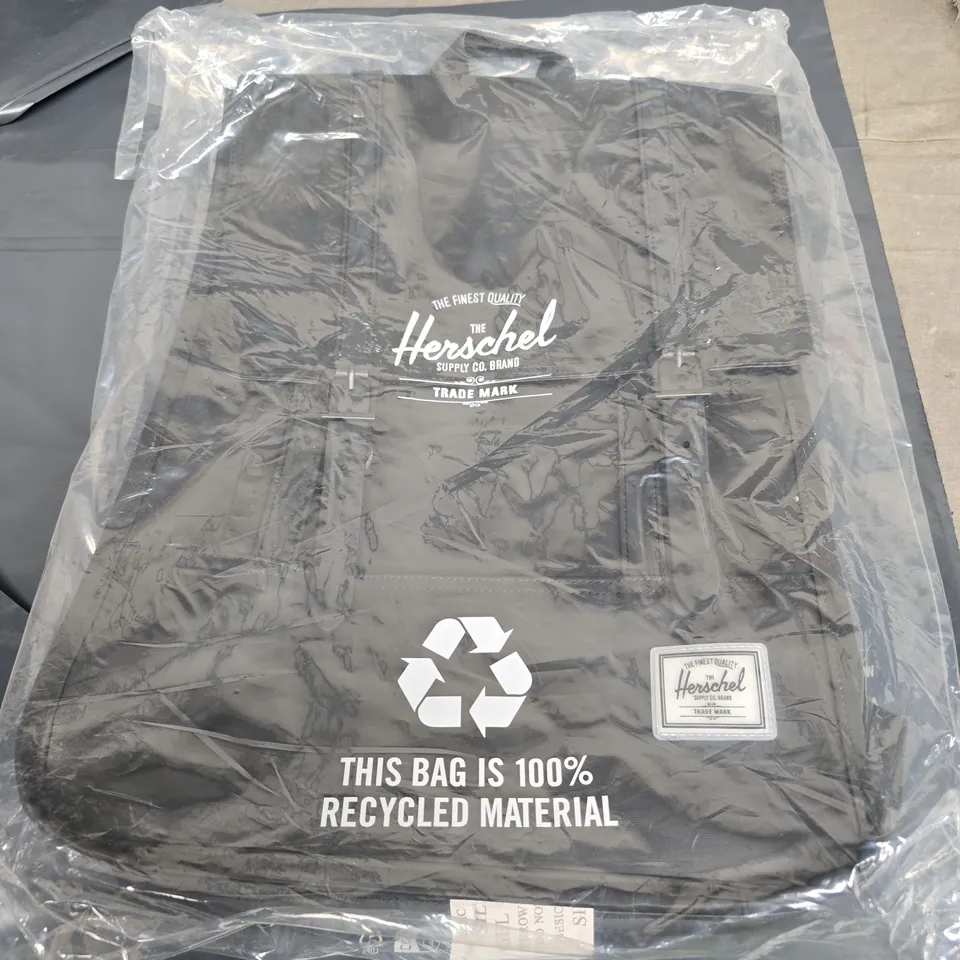 HERSCHEL SURVEY BACKPACK IN BLACK 