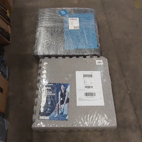 LOT CONTAINING 2 SETS OF FOAM EXERCISE MATS