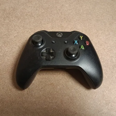 MICROSOFT XBOX ONE WIRELESS CONTROLLER IN BLACK MODEL 1537