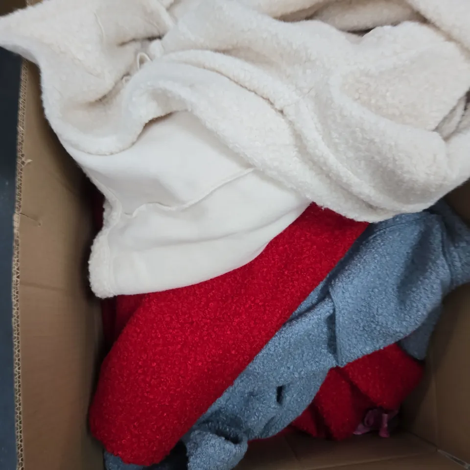 BOX OF APPROXIMATELY 20 ASSORTED CLOTHING TO INCLUDE: KIM AND CO FLUFFY COAT