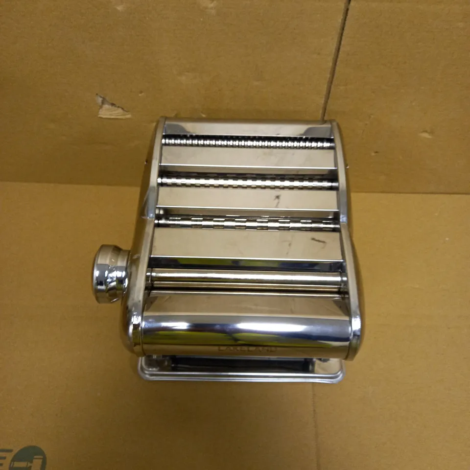LAKELAND SILVER PASTA MAKING MACHINE