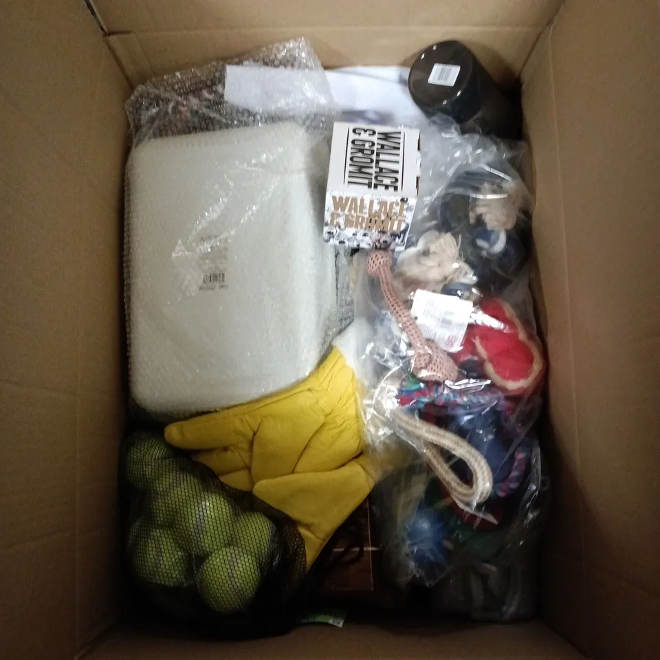 BOX OF APPROXIMATELY 20 ASSORTED HOUSEHOLD ITEMS TO INCLUDE: TENNIS BALLS AND GROMIT MUG