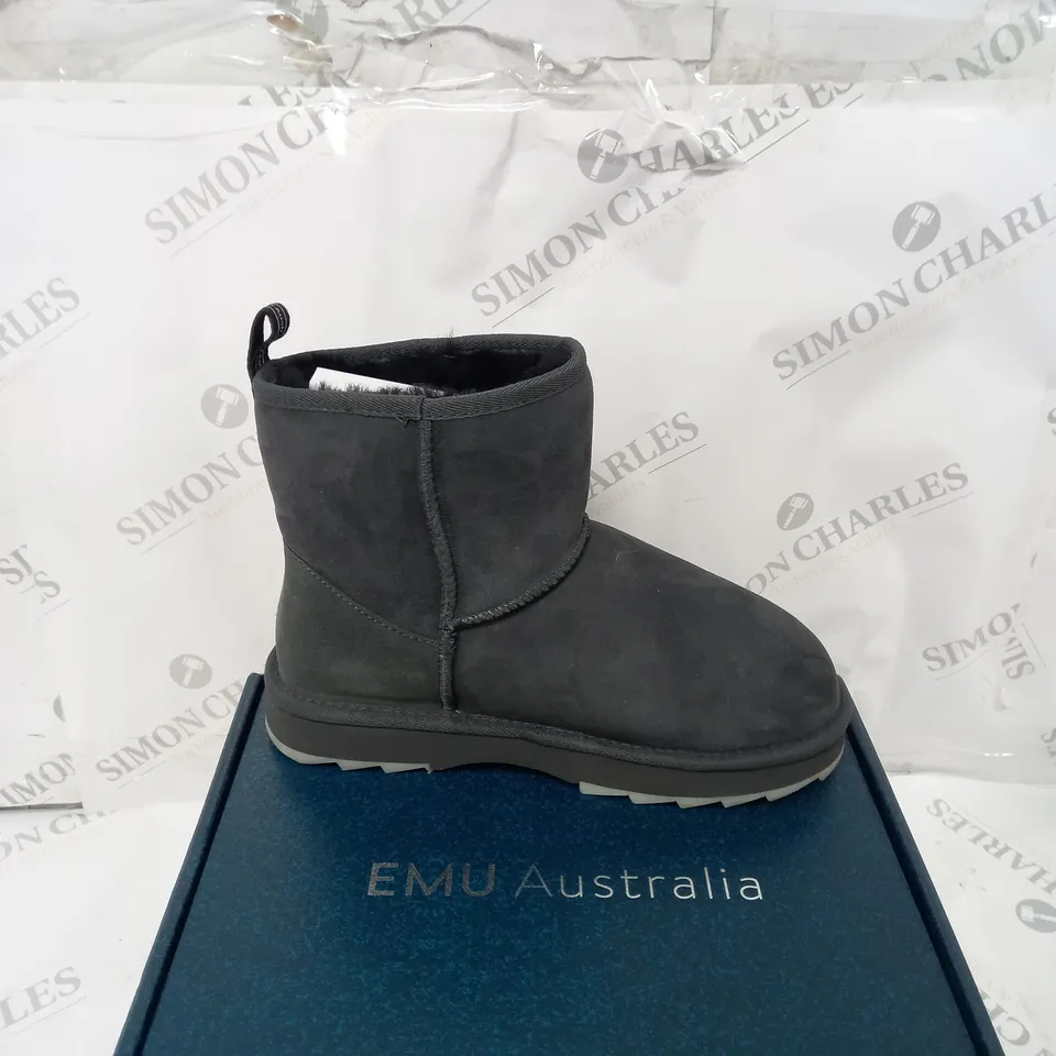 EMU AUSTRALIA SHARKY MINI BOOTS - GREY , SIZE 7