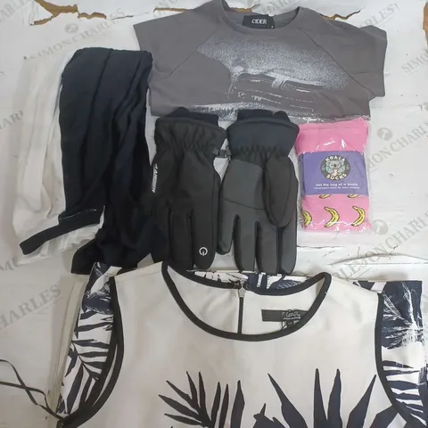 BOX OF APPROXIMATELY 22 ASSORTED CLOTHING ITEMS TO INCLUDE - GLOVES , SOCKS , T-SHIRT ETC