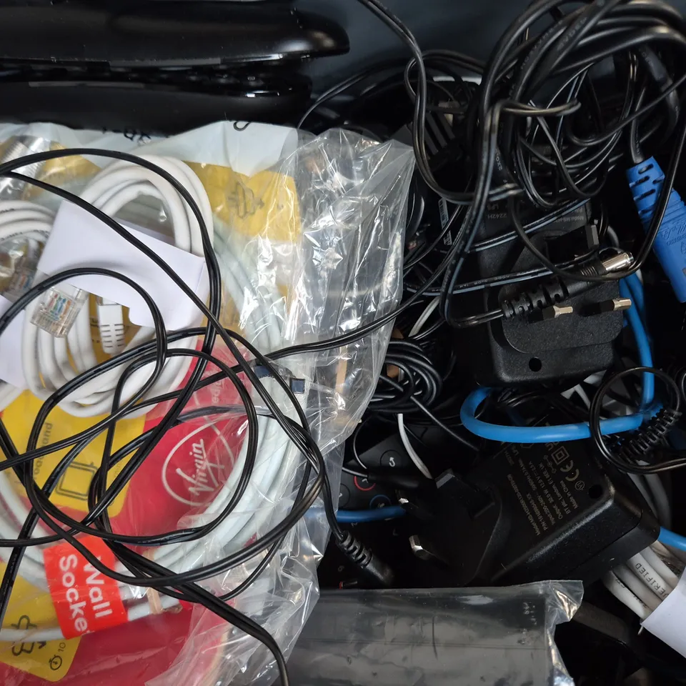 APPROXIMATELY 10 ASSORTED HOUSEHOLD ITEMS TO INCLUDE BT WI-FI ROUTER, VARIOUS CABLES AND PLUGS, ETC