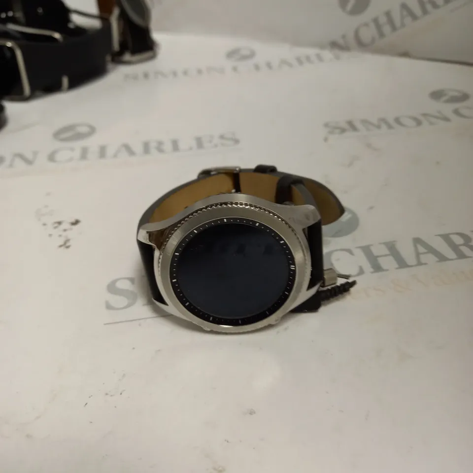 SAMSUNG GEAR S3 WITH GENUINE LEATHER STRAP 