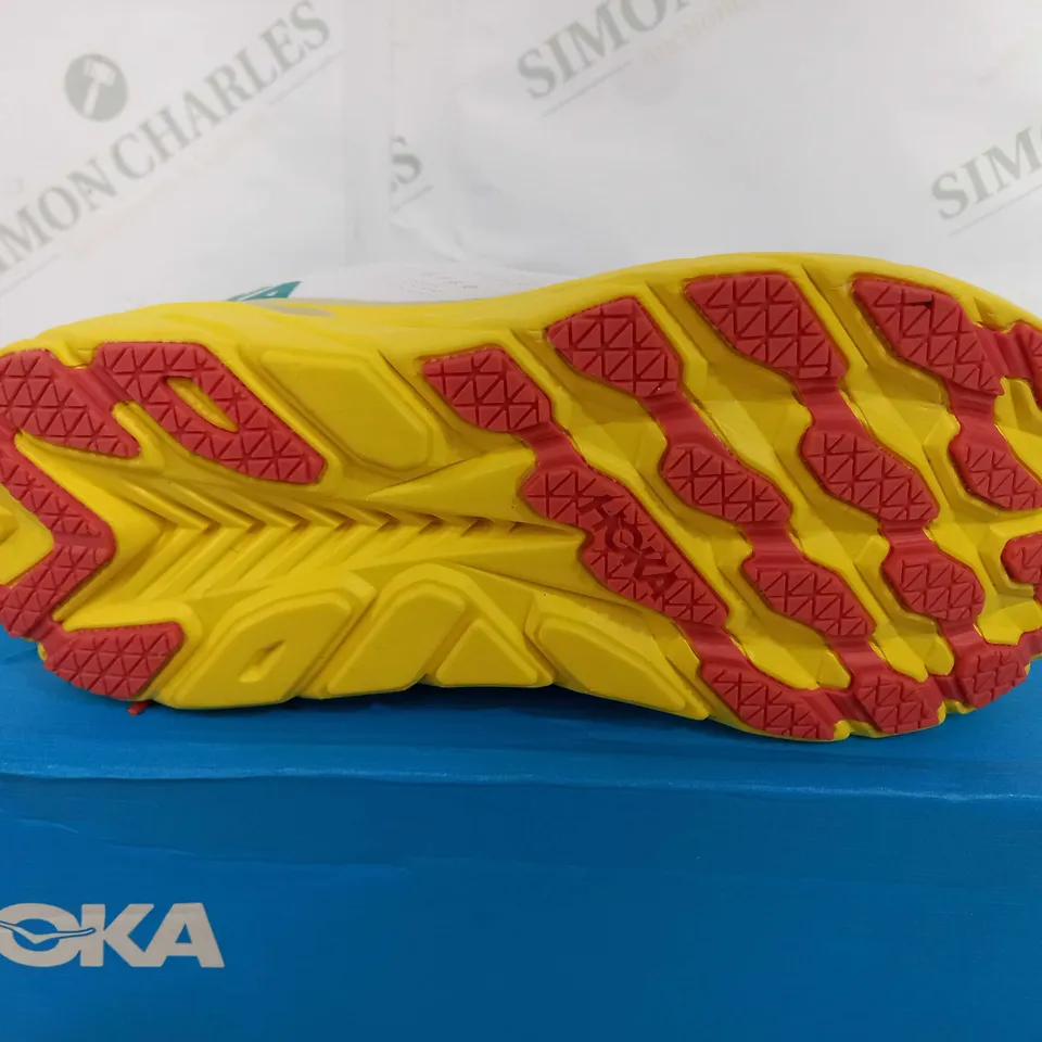 BOXED PAIR OF HOKA W CLIFTON 8 TRAINERS IN WHITE/WHITE - UK 5