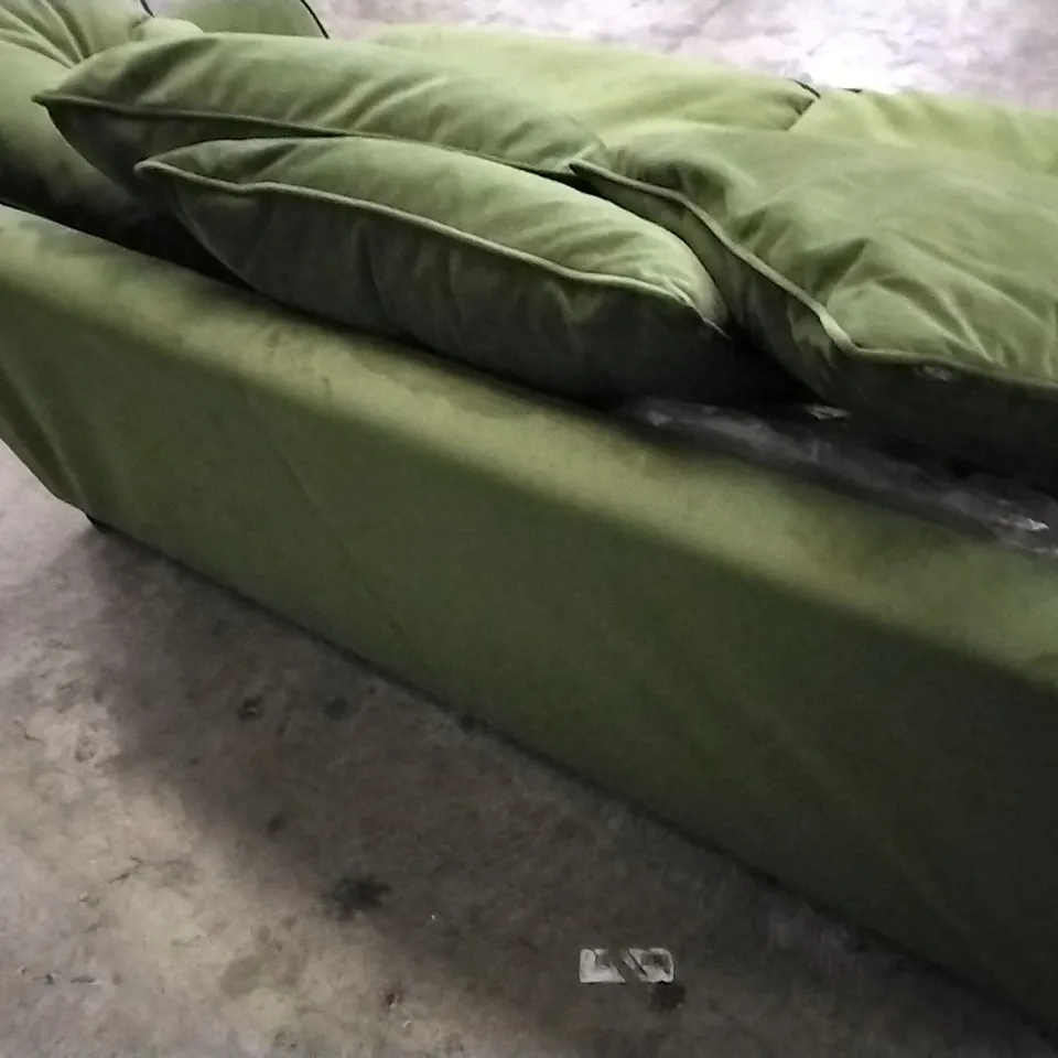 QUALITY BRITISH DESIGNER LOUNGE CO BRONWYN 3 SEATER SOFA WOODLAND MOSS VELVET WITH SCATTERBACK CUSHIONS