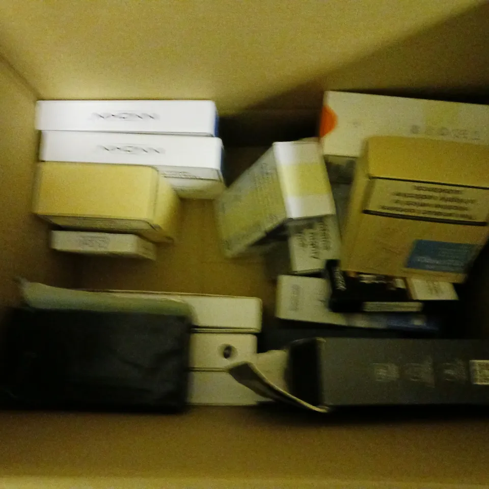 APPROXIMATELY 20 VAPES & E-CIGARETTES TO INCLUDE VOOPOO ARGUS G, INNOKIN ENDURA T18II, ASPIRE POCKEX KIT, ETC