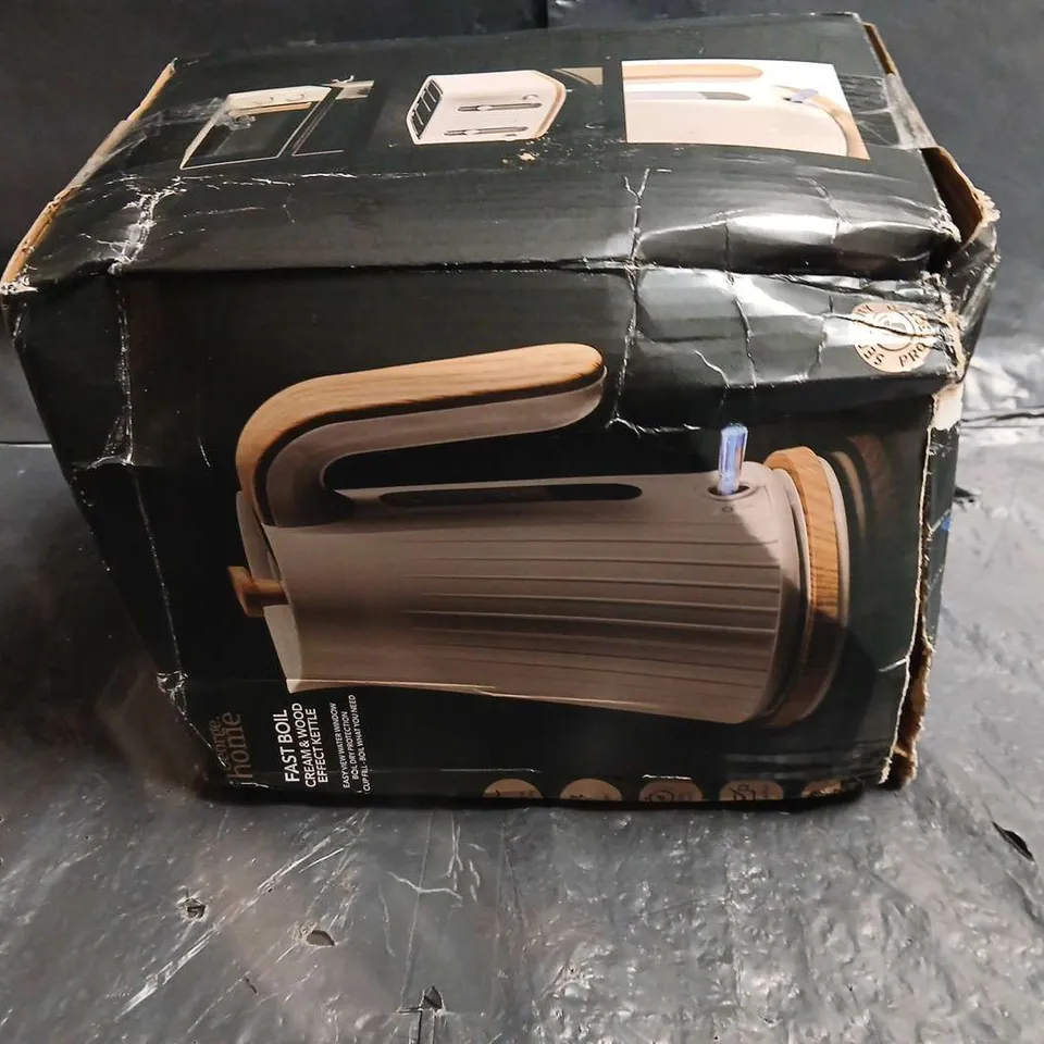 FAST BOIL CREAM & WOOD EFFECT KETTLE – BOXED