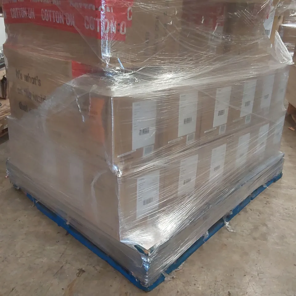 PALLET CONTAINING A VERY LARGE QUANTITY OF BRAND NEW TYPO SCENTED CANDLES AND ASSORTED BRAND NEW CLOTHING INCLUDING: JUMPERS, BIKINIS, HAT, SHIRTS, SOCKS ECT