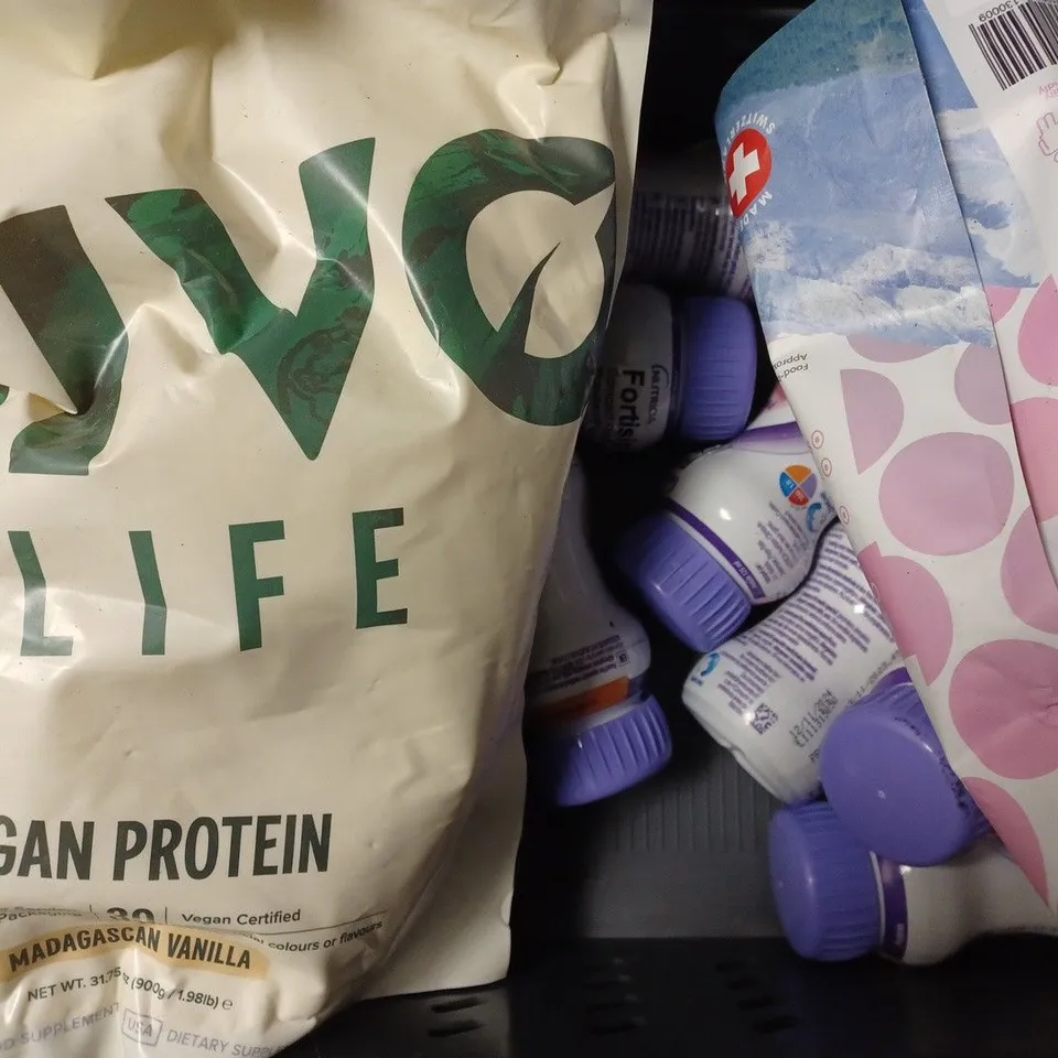 BOX OF APPROX 12 ASSORTED FOOD ITEMS TO INCLUDE - FERRERO ROCHER CHOCOLATE - COFFEE HOUSE MEXICO - MY PROTEIN IMPACT CREATINE ETC