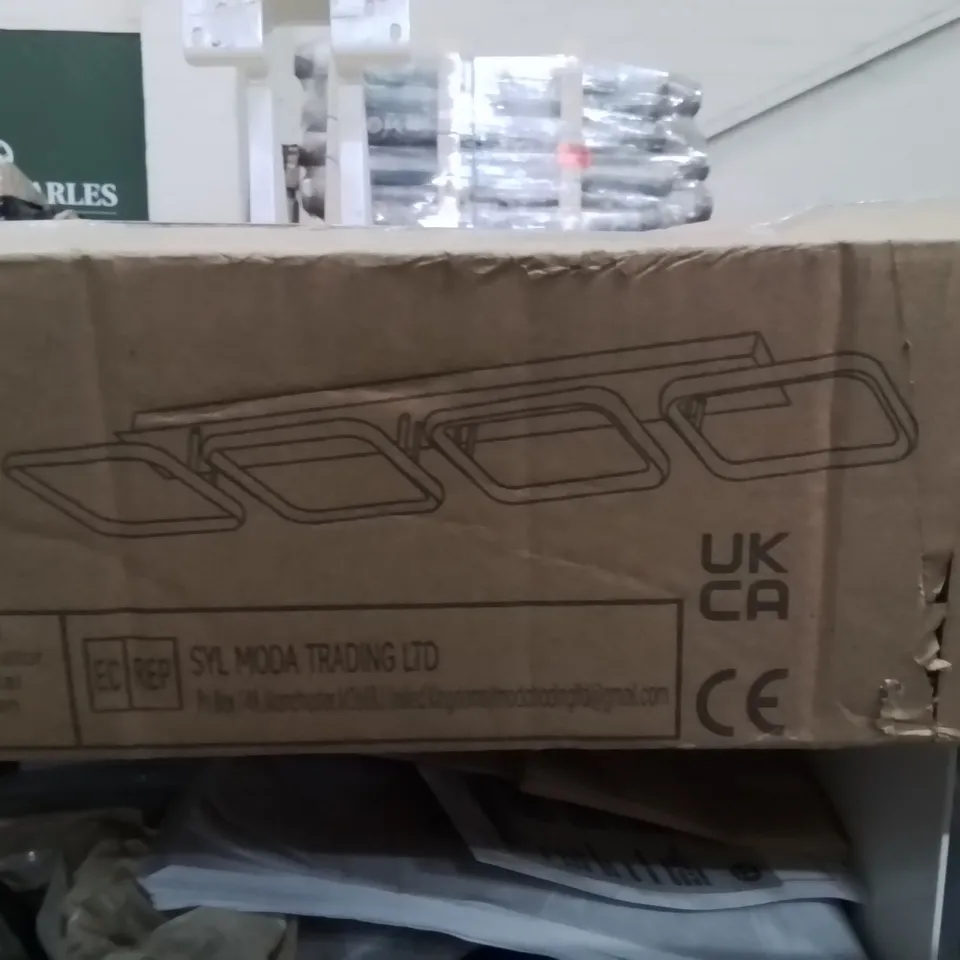 BOXED LIGHTSIN CEILING LIGHT 