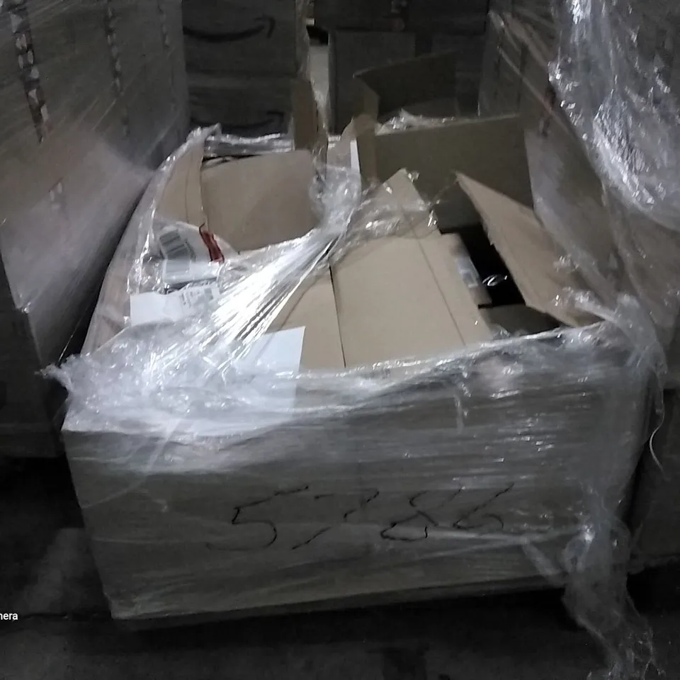 PALLET OF ASSORTED ITEMS INCLUDING 50PCS 10" ROUND PLATE, OVEN MITTS, RED BAUBLE SET, PHONE CASES, CLEAR RUBBER SACKS, MAGNETIC BANDS