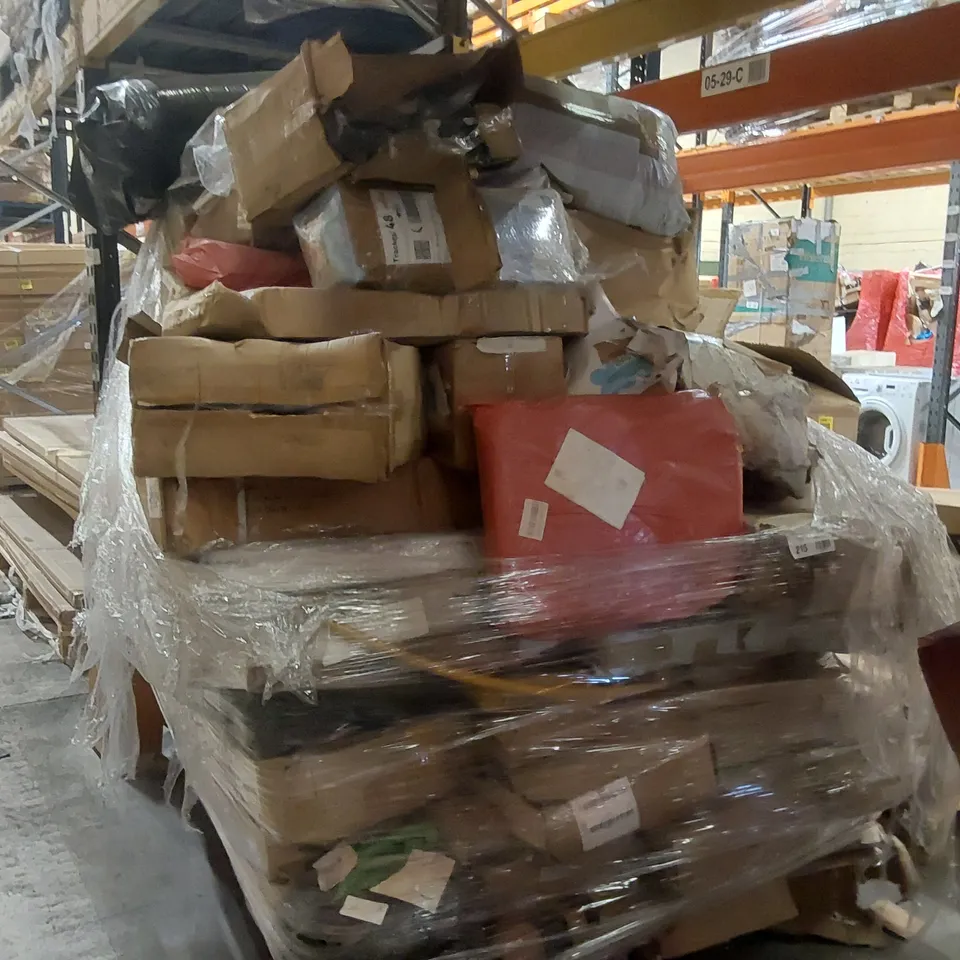 PALLET CONTAINING VARIOUS ASSORTED HOUSEHOLD ITEMS