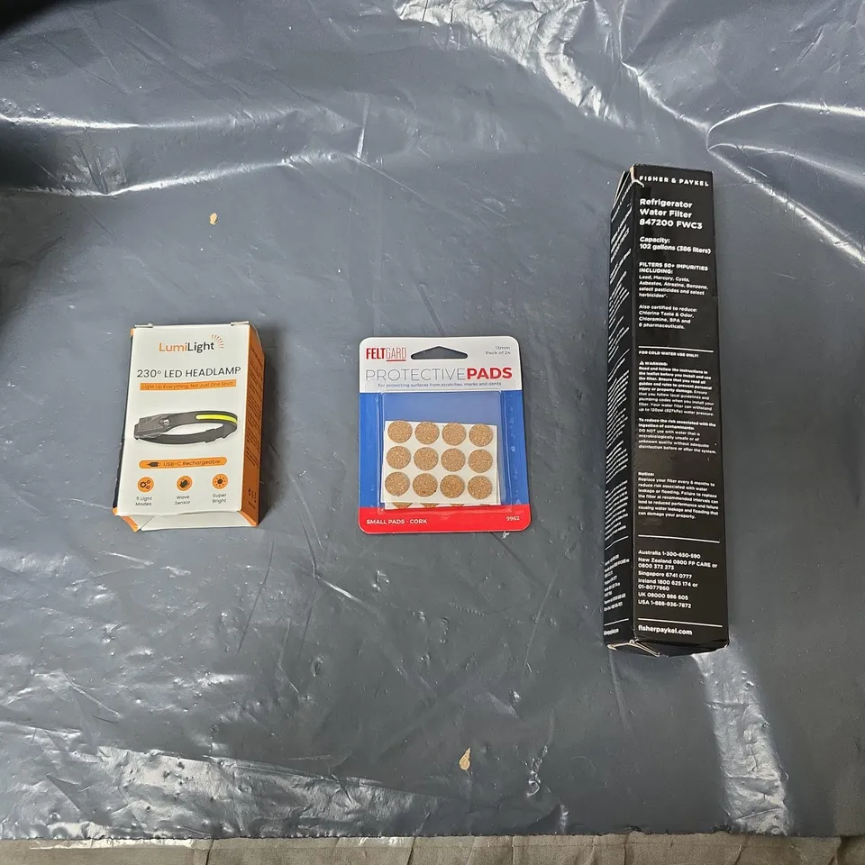 APPROXIMATELY 10 ASSORTED HOUSEHOLD ITEMS TO INCLUDE FRIDGE WATER FILTER, PROTECTIVE PADS & LED HEADLAMP ETC 