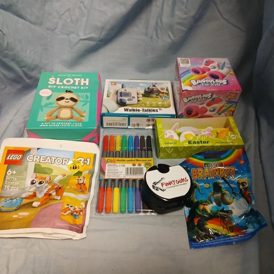 LARGE QUANTITY OF ASSORTED TOYS AND ACCESSORIES TO INCLUDE; ITALIAN BRAINROT BLIND BAG, LEGO CREATOR ORANGE CAT, SLOTH DIY CROCHET KIT AND WALKIE TALKIES