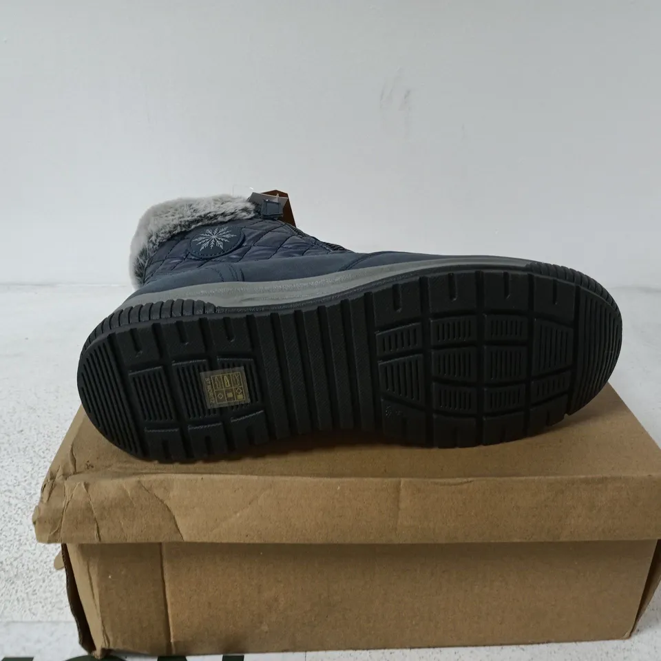 JO & JOE ST MORITZ BOOTS NAVY SIZE 5 BOXED