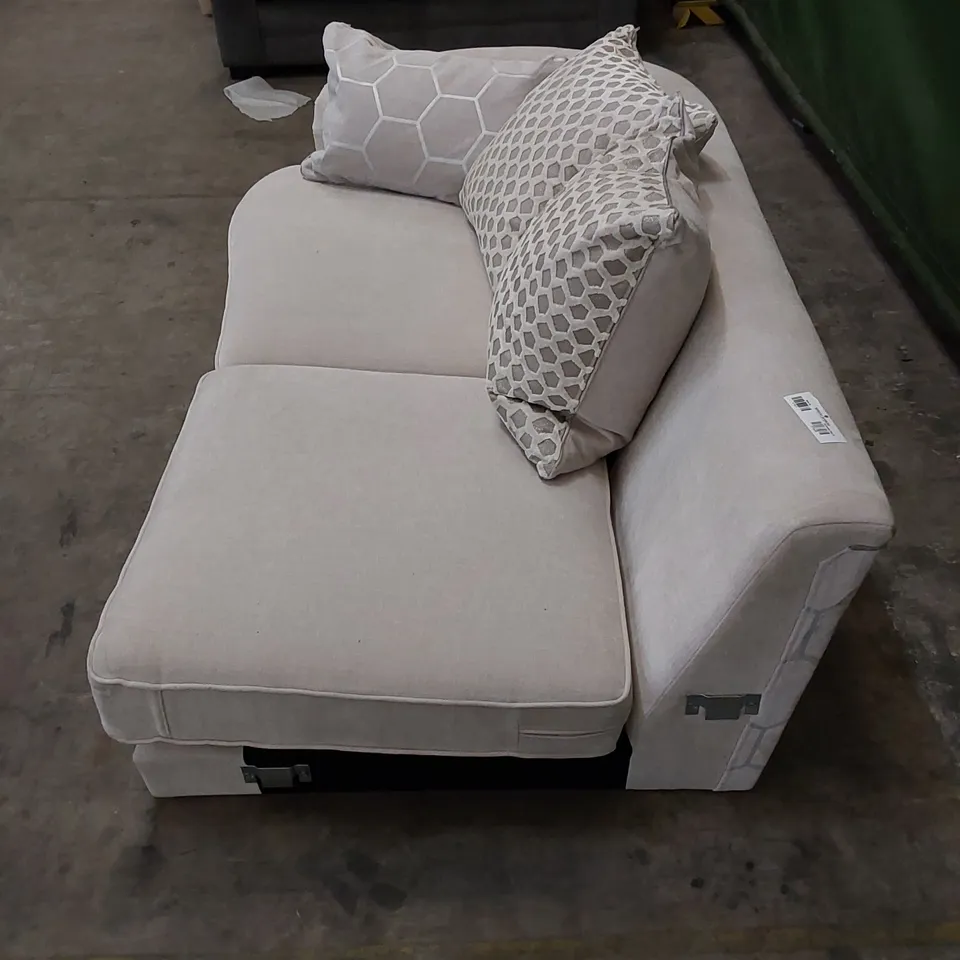 DESIGNER CONTEMPORARY SOFA PIECE WITH CUSHIONS 