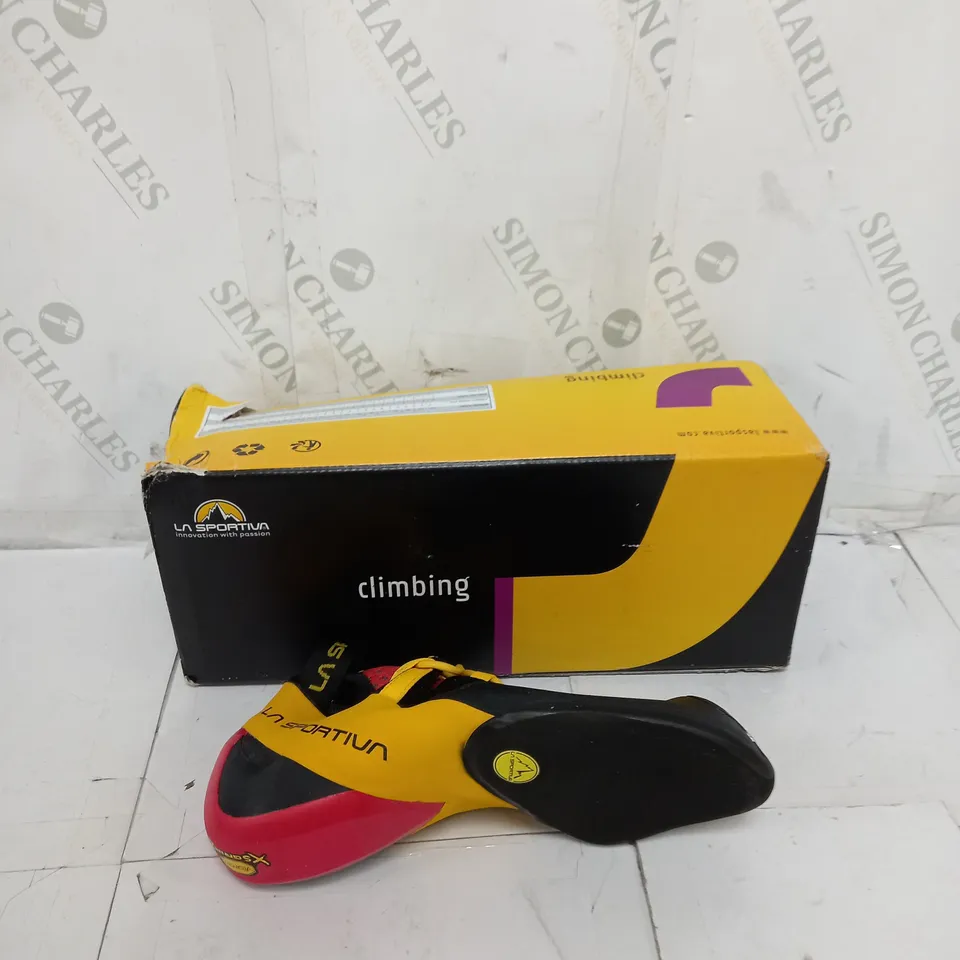 BOXED PAIR OF LA SPORTIVA CLIMBING 10R GENIUS UK 8 