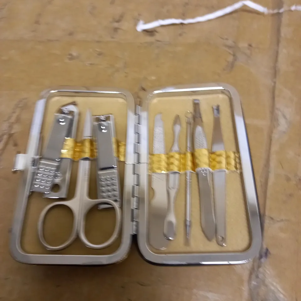 GOLD MANICURE SET