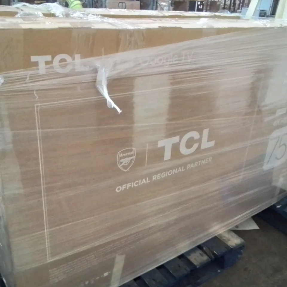 PALLET CONTAINING APPROXIMATELY 5 DAMAGED TVS