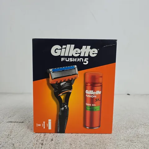 GILLETTE FUSION5 RAZOR WITH SHAVE GEL – BOXED