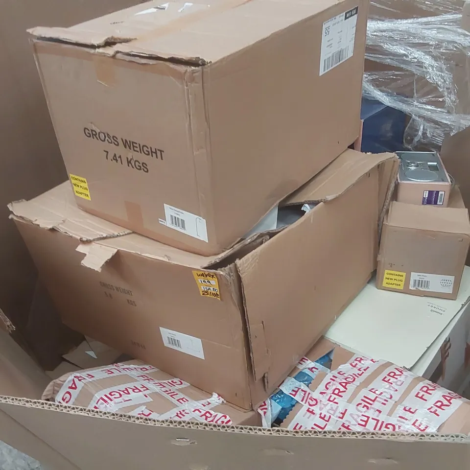 PALLET CONTAINING A VERY LARGE QUANTITY OF ASSORTED DESIGNER LIGHTING PRODUCTS INCLUDING: BELDI TABLE LAMP, PACIFIC TABLE LAMP, COLT BAR CEILING BAR LIGHT ECT