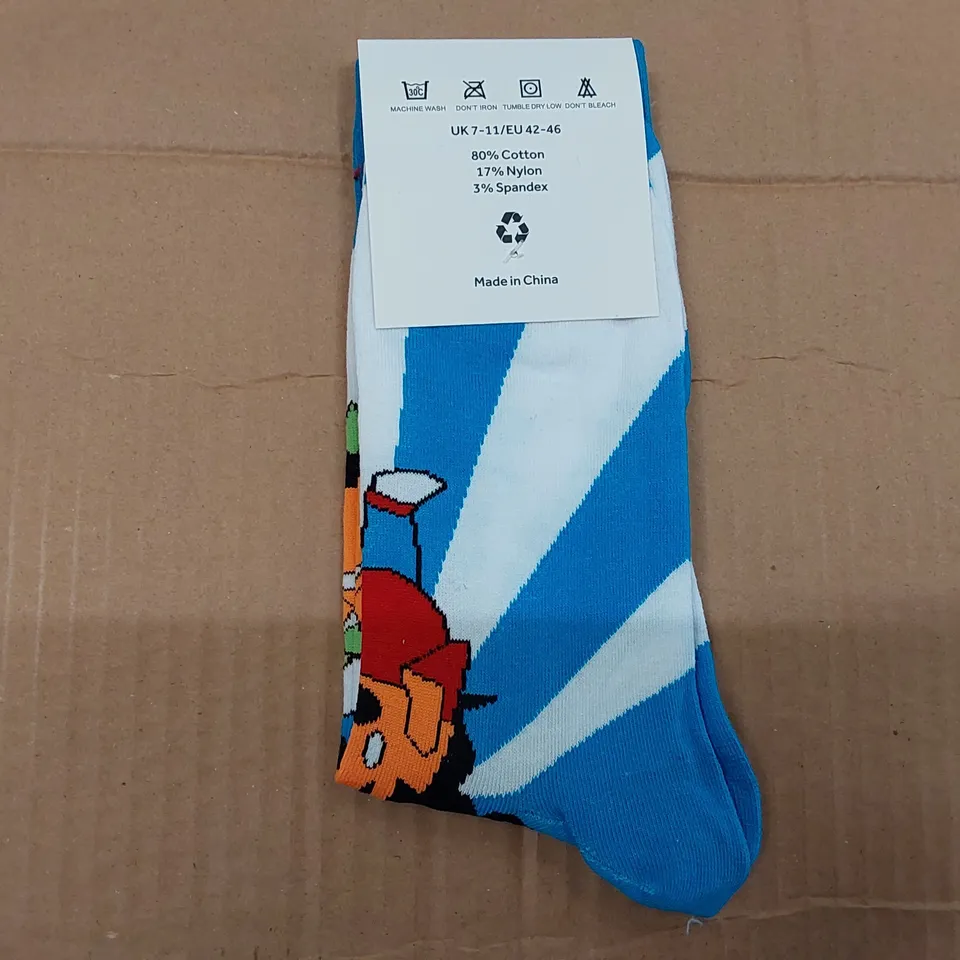 BOX OF APPROXIMATELY 360 PAIRS OF BRAND NEW BIER CO SOCKS (1 BOX)