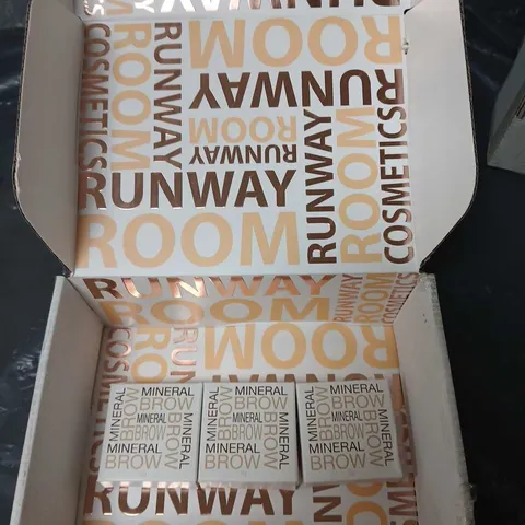 3X RUNAWAY ROOM MINERAL BROW - SHADE LIGHT