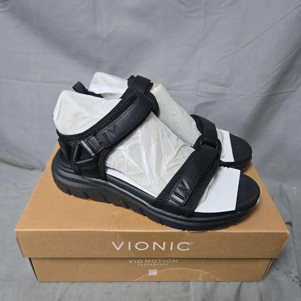 BOXED VIONIC WALK MAX SANDALS IN BLACK - 6