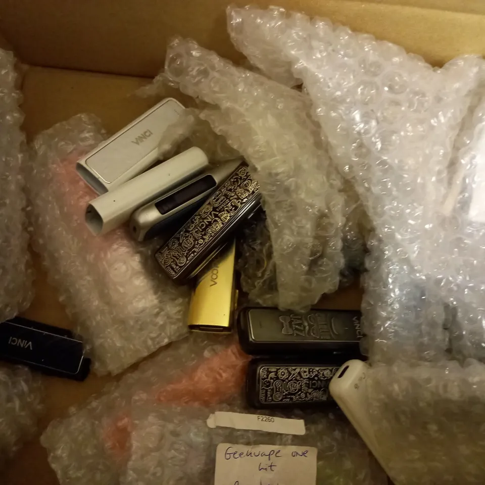APPROXIMATELY 20 ASSORTED VAPING UNTIS TO INCLUDE VOOPOO, VAPORESSO, GEEKVAPE ETC.