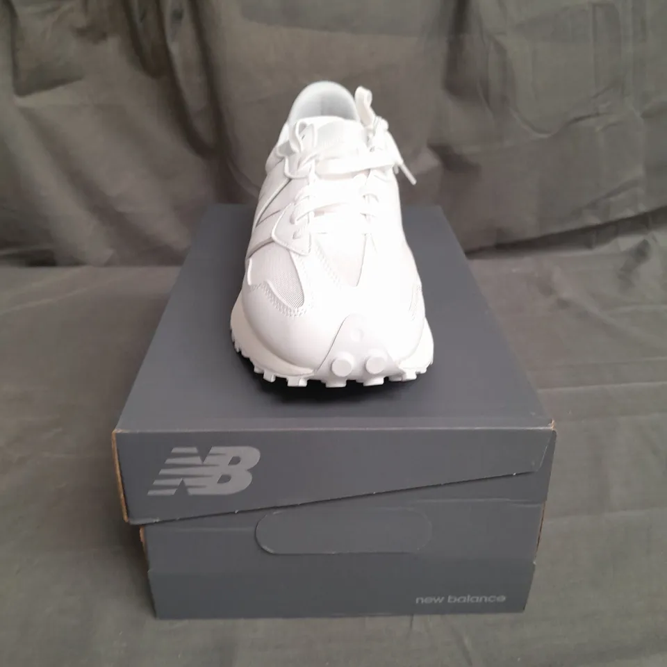 BOXED PAIR OF NEW BALANCE 327 SHOE SIZE 9