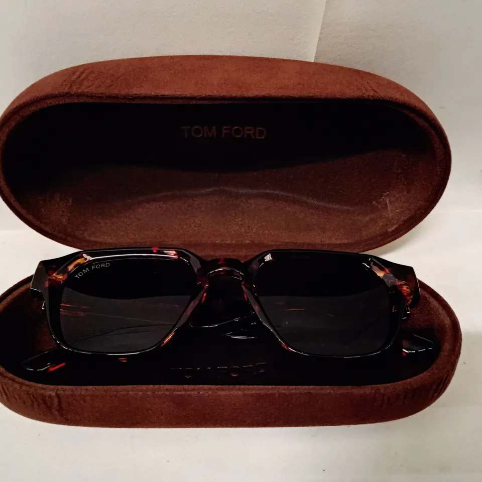TOM FORD SUNGLASSES WITH BROWN CASE