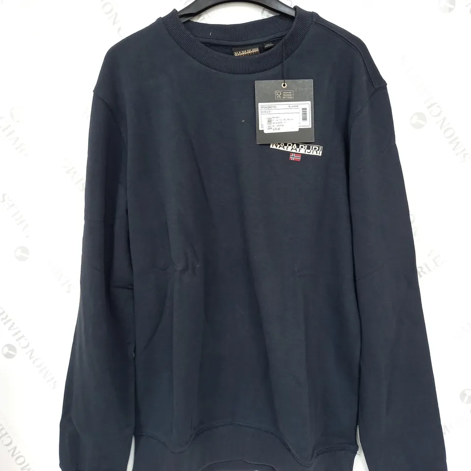 NAPAPIJRI GEOGRAPHIC RAISE LOGO SWEATER IN BLUE MARINE - LARGE