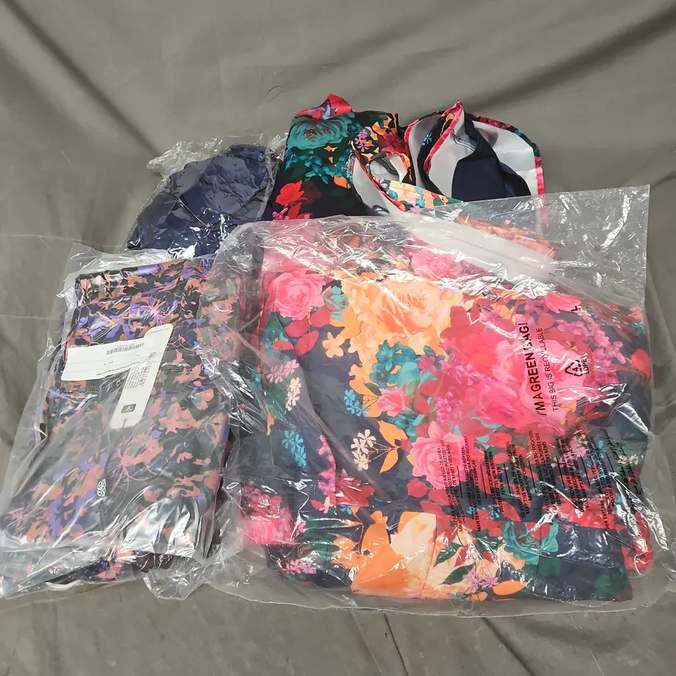 APPROXIMATELY 20 ASSORTED CLOTHING ITEMS IN VARIOUS STYLES AND SIZES 