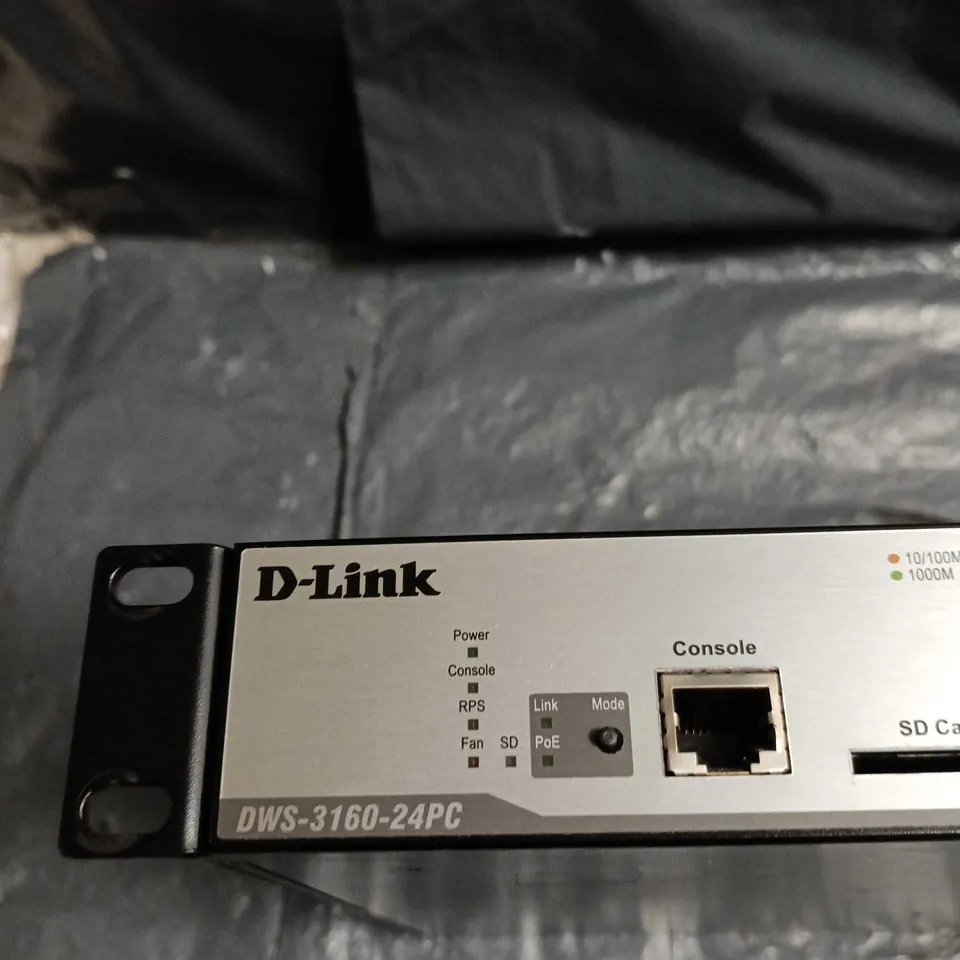 D-LINK DWS-3160-24PC 24-PORT ETHERNET SWITCH
