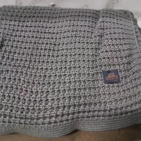 BRAND NEW SEALED BEDECK KNITTED THROW 150CMX200CM