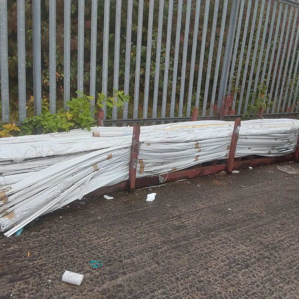STILLAGE CONTAINING A VERY LARGE QUANTITY OF UNIVERSAL CURTAIN TRACK // STILLAGE NOT INCLUDED