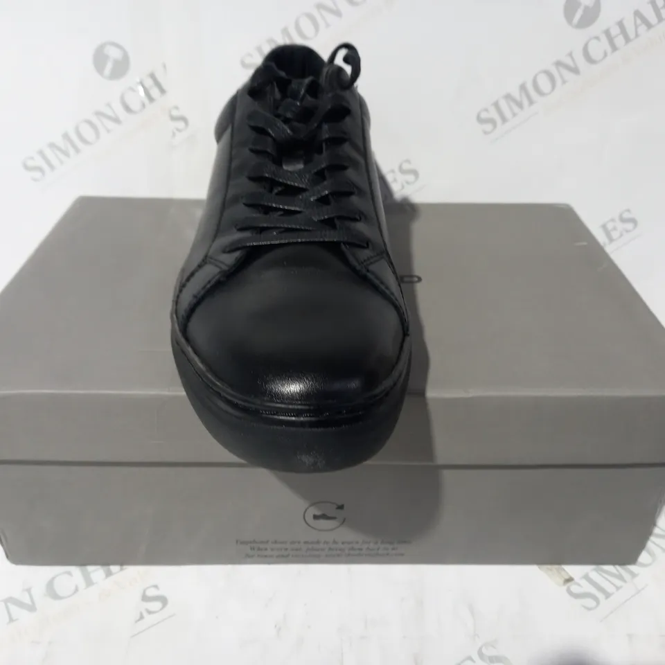 BOXED PAIR OF VAGABOND SHOES IN BLACK UK SIZE 8