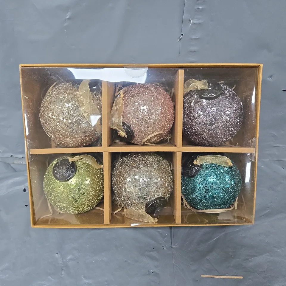 BOX OF APPROXIMATELY 10 BOXES OF GLASS BAUBLES - 6 PER BOX