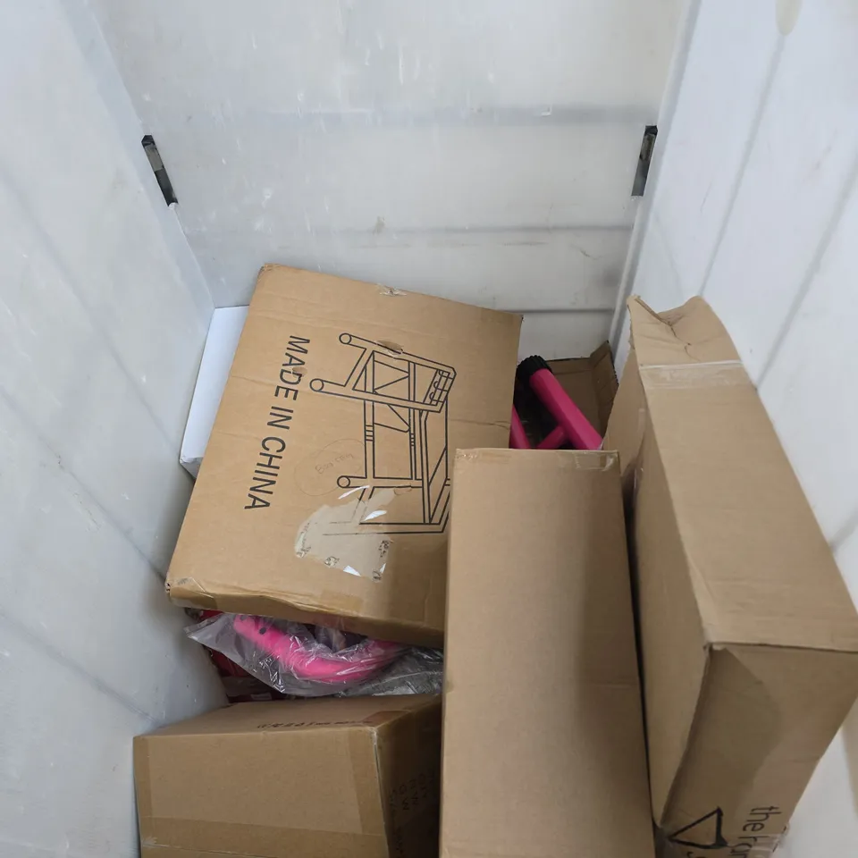 JOB LOT OF APPROXIMATELY 14 ASSORTED ITEMS TO INCLUDE: RUG UNDERLAY AND FOLDING WASHING MACHINE