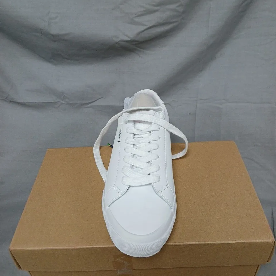 PAUL SMITH WHITE LEATHER SNEAKERS. SIZE UK 7