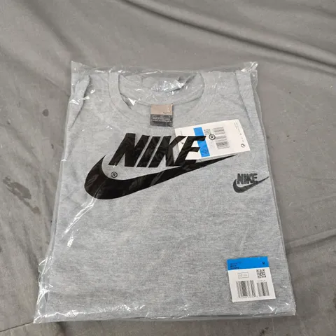 NIKE GREY T-SHIRT – MEN'S, SIZE M, LARGE SWOOSH LOGO