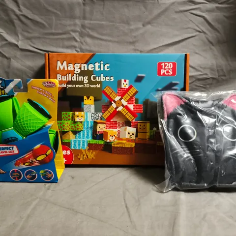 BOX OF APPROXIMATELY 20 ASSORTED TOYS AND GAMES TO INCLUDE MAGNETIC BUILDING CUBES, PHLAT BALL, ETC - COLLECTION ONLY