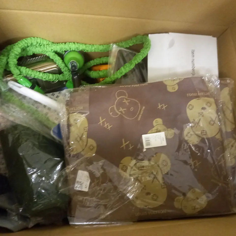 BOX OF APPROXIMATELY 20 ASSORTED ITEMS TO INCLUDE - STORAGE SOLUTIONS BOX - NIKE WATER BOTTLE - RESMED AIR FIT F20 ECT