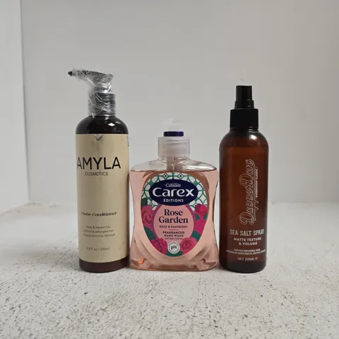 APPROXIMATELY 12 ASSORTED COSMETIC ITEMS INCLUDING VARIOUS MAKES AND BRANDS - COLLECTION ONLY
