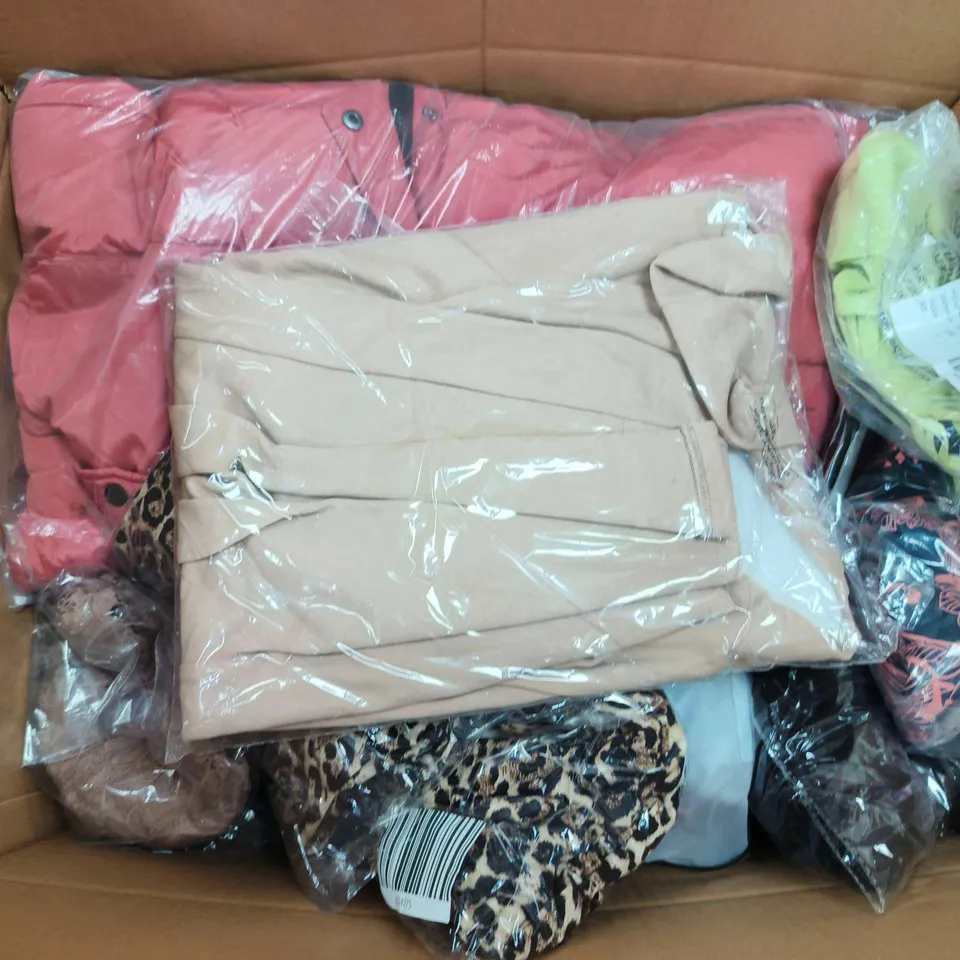 APPROXIMATELY 40 ASSORTED CLOTHING ITEMS IN VARIOUS SIZES, STYLES & COLOURS TO INCLUDE BRANDS SUCH AS PARAMOUR, PURE&NATURAL, ANAMOR, ETC - COLLECTION ONLY
