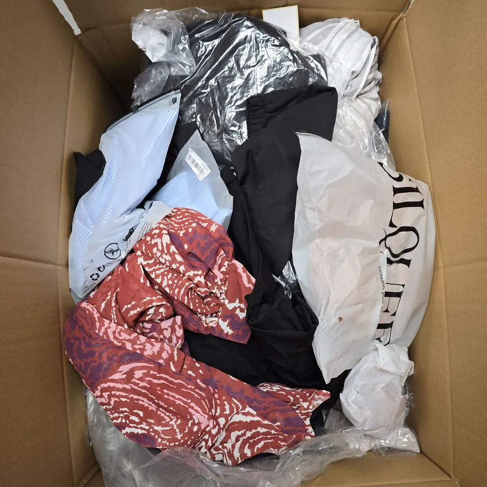LARGE BOX OF APPROXIMATELY 20 ASSORTED CLOTHING ITEMS IN VARIOUS SIZES, STYLES AND COLOUR 