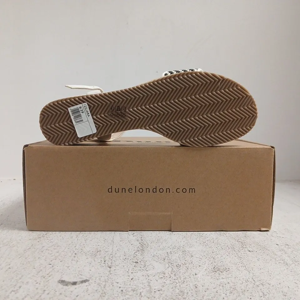 BOXED PAIR OF DUNE LONDON OPEN TOE LOW WEDGE SANDALS IN WHITE/BLACK SIZE 6